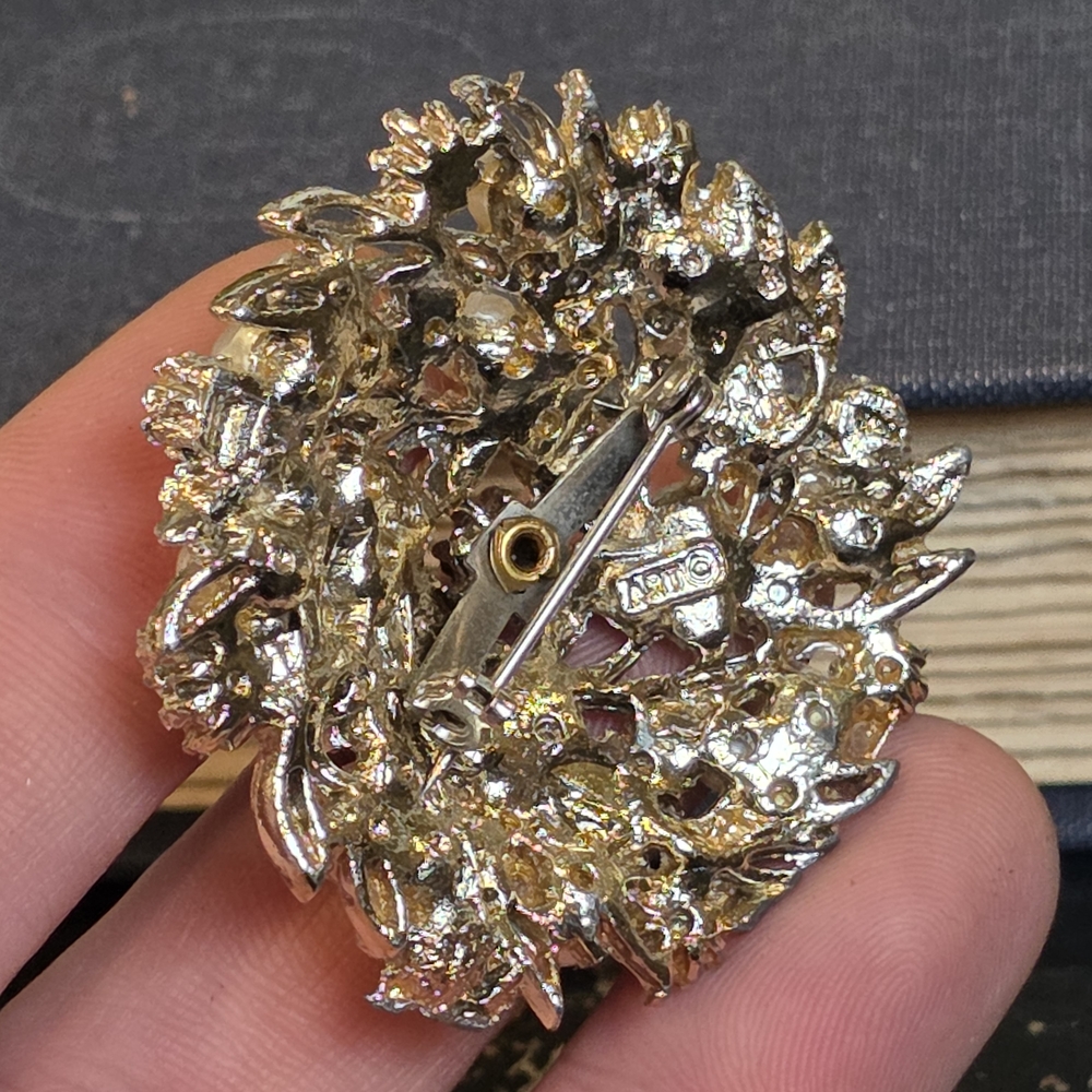 Gold Pearl and Crystal Floral Brooch - Women's Jewelry - Picture 9 of 11